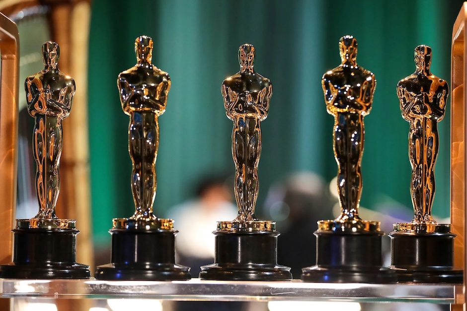 five oscar statues in a row