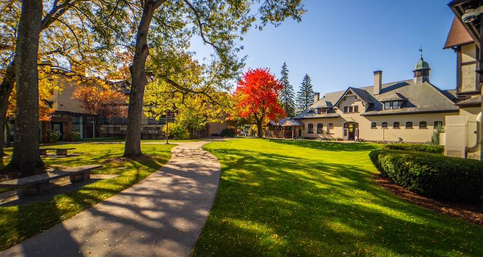 fall foliage for munson grounds